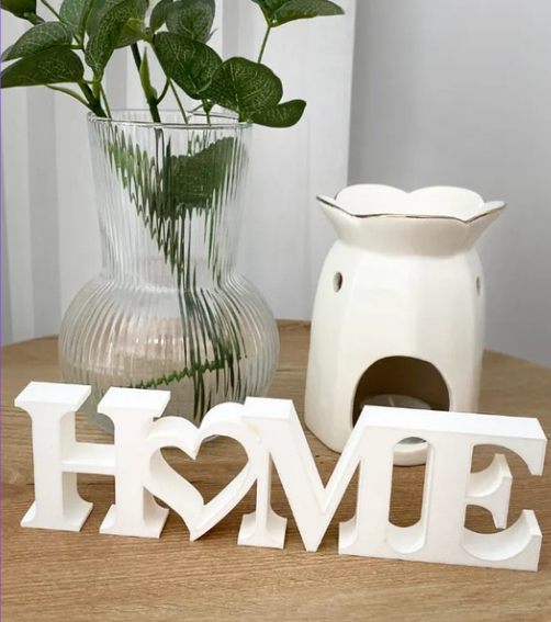 Napis HOME z serduszkiem Biały